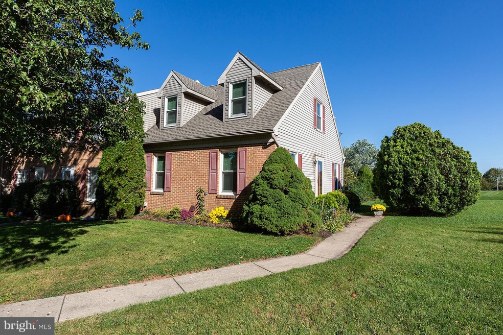 401 Stonecrest Ct, Stevens, PA 17578 - photo 1