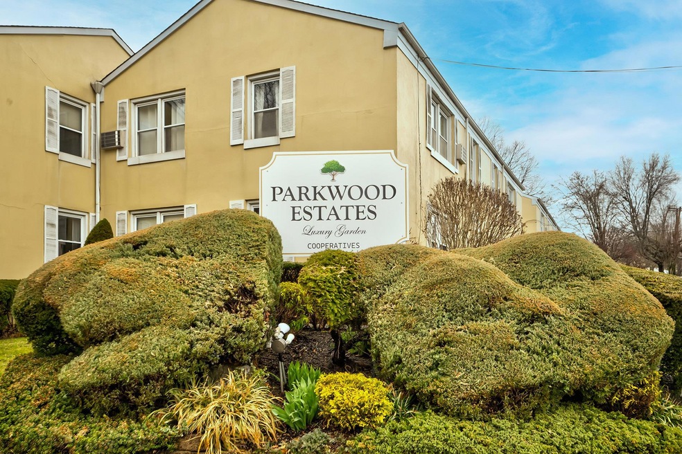 7119 252nd St unit 192B, Bellerose, NY 11426 - photo 1