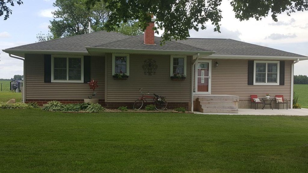 4728 E 5th St S, Newton, IA 50208 - photo 1