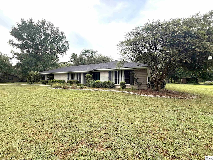 111 Burnside Dr, Tallulah, LA 71282 - photo 1