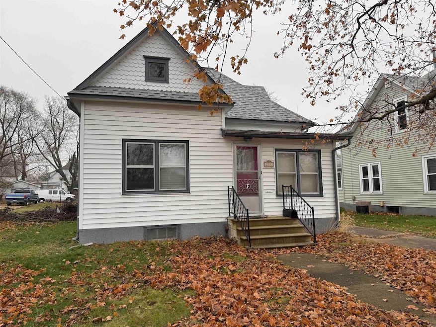 205 4th Ave NE, Oelwein, IA 50662 - photo 1