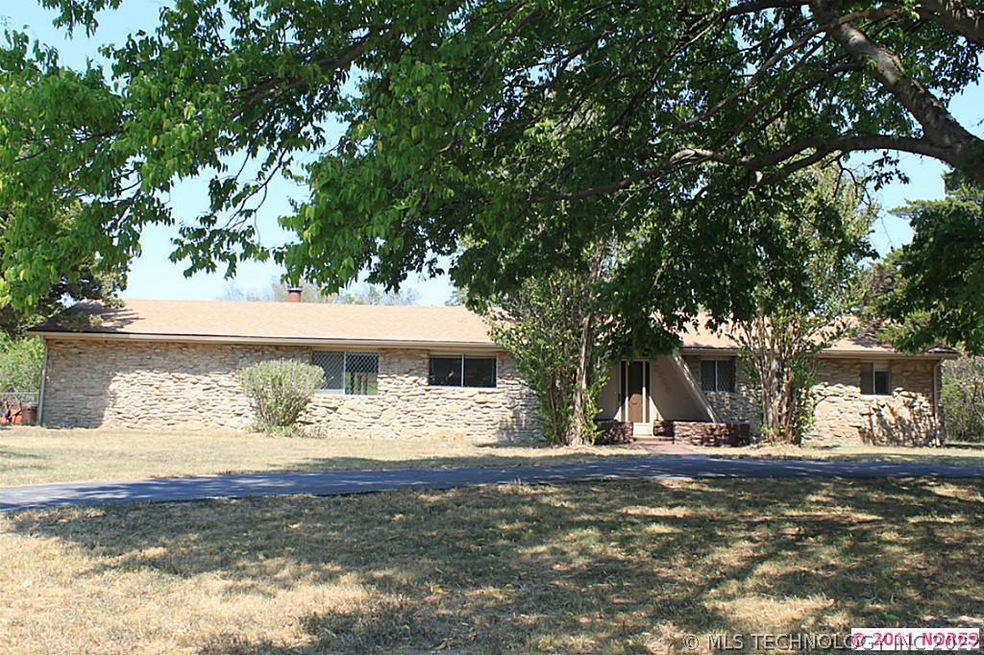 3928 SE Silver Lake View, Bartlesville, OK 74006 - photo 1