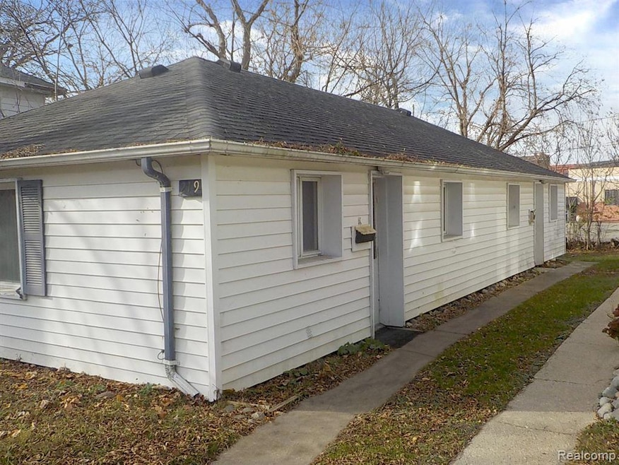 219 N Davison St, Davison, MI 48423 - photo 1