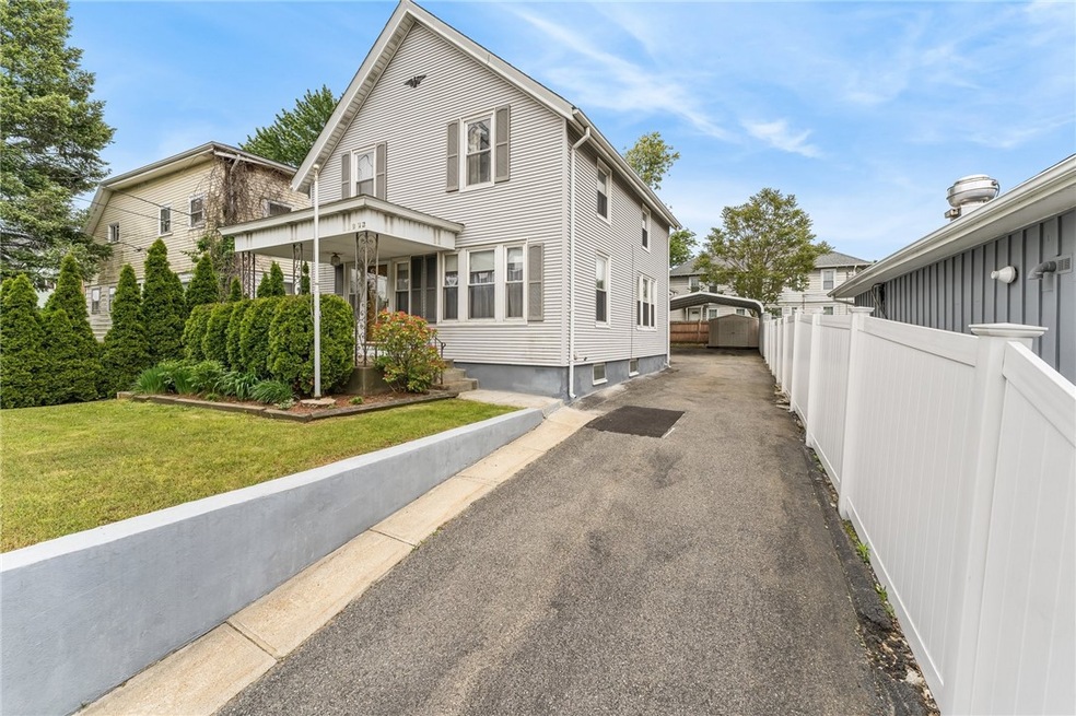 219 Division St, Pawtucket, RI 02860 - photo 1