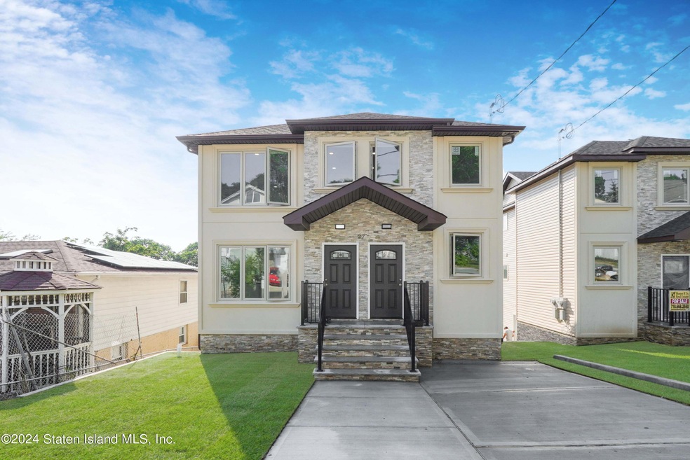 Sold $1,180,000 • Co-Listing Agent