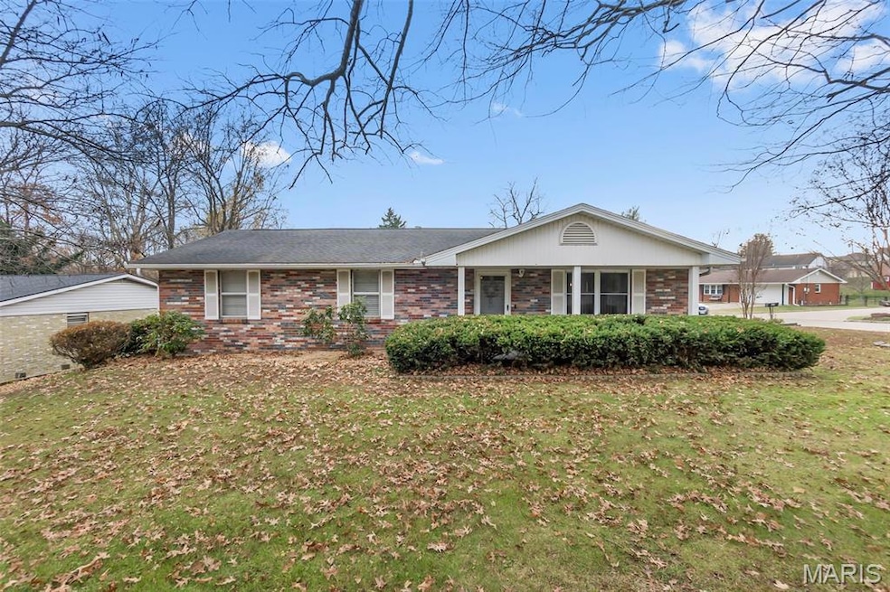 864 Strawberry Ln, Jackson, MO 63755 - photo 1