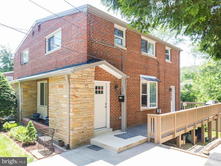 122 E Taylor Run Pkwy, Alexandria, VA 22314 - photo 1