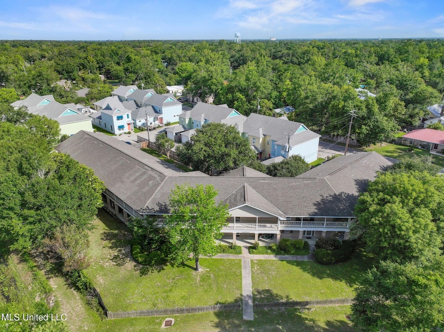 515 Third St unit 9, Bay Saint Louis, MS 39520 - photo 1