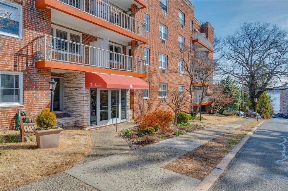 38 4th Ave unit 1E, Nyack, NY 10960 - photo 1