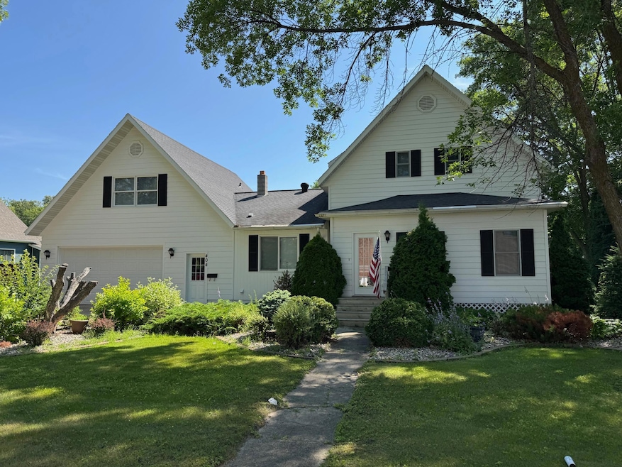 404 Main Ave N, Roseau, MN 56751 - photo 1