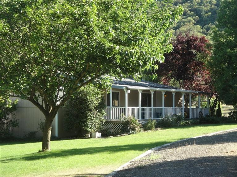 7927 Colonial Way, Central Point, OR 97502 - photo 1