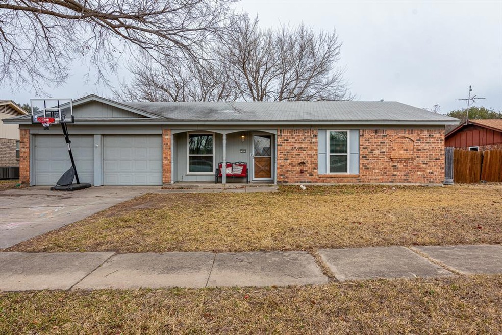 7925 Shannon Ln, North Richland Hills, TX 76180 - photo 1