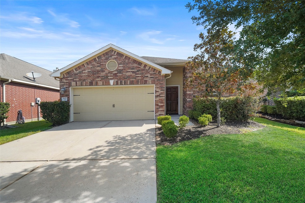 2627 Imperial Crossing Dr, Conroe, TX 77385 - photo 1