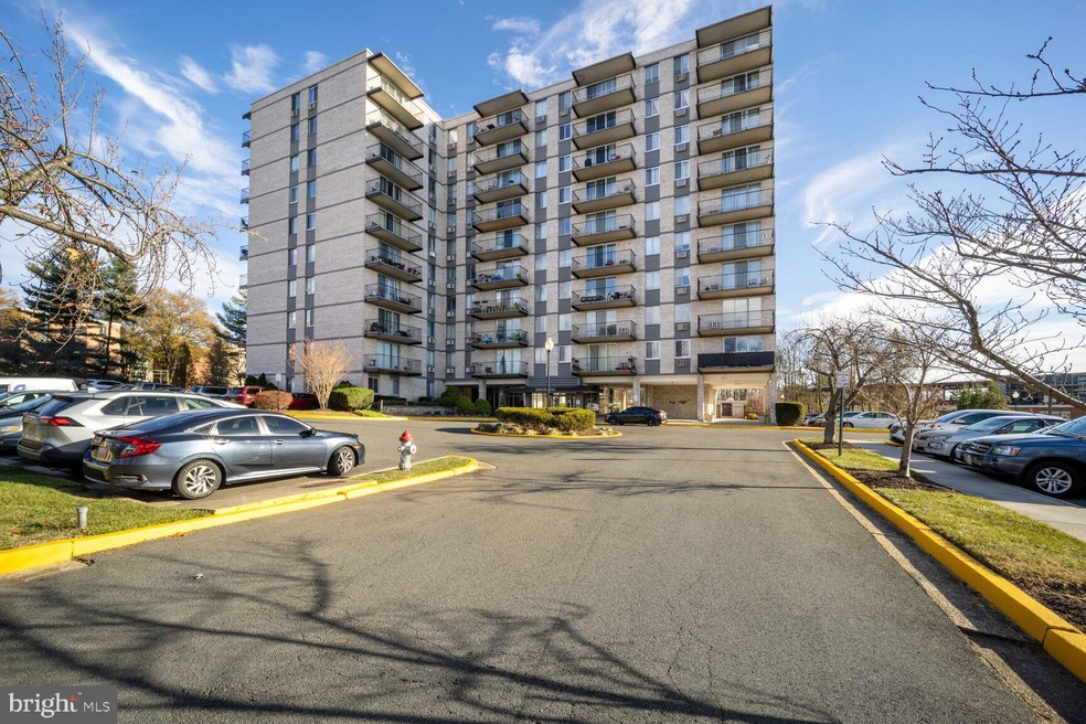 Barcroft Hills Condominium unit 301, Baileys Crossroads, VA 22041 - photo 1