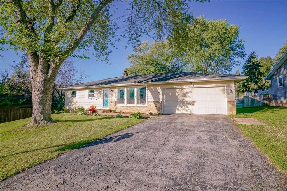 660 Dunn Ave, Oregon, WI 53575 - photo 1