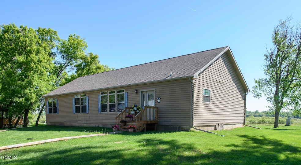 8320 Willow Rd N, Mandan, ND 58554 - photo 1