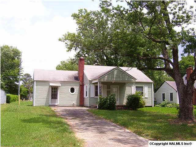 2013 Sewanee Road, Huntsville, AL 35801 Walking Distance to Medical District.