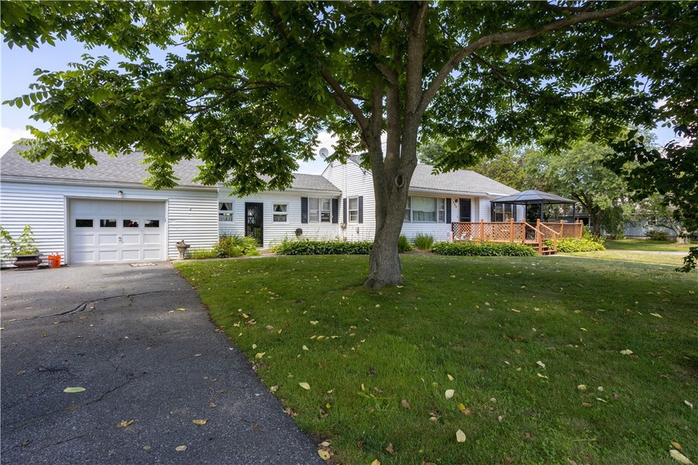 150 Rhode Island Blvd, Portsmouth, RI 02871 - photo 1