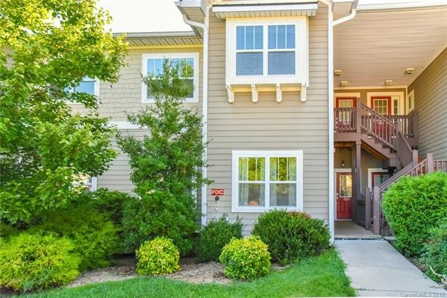 Desirable main level, 1 story condo with NO STEPS 
