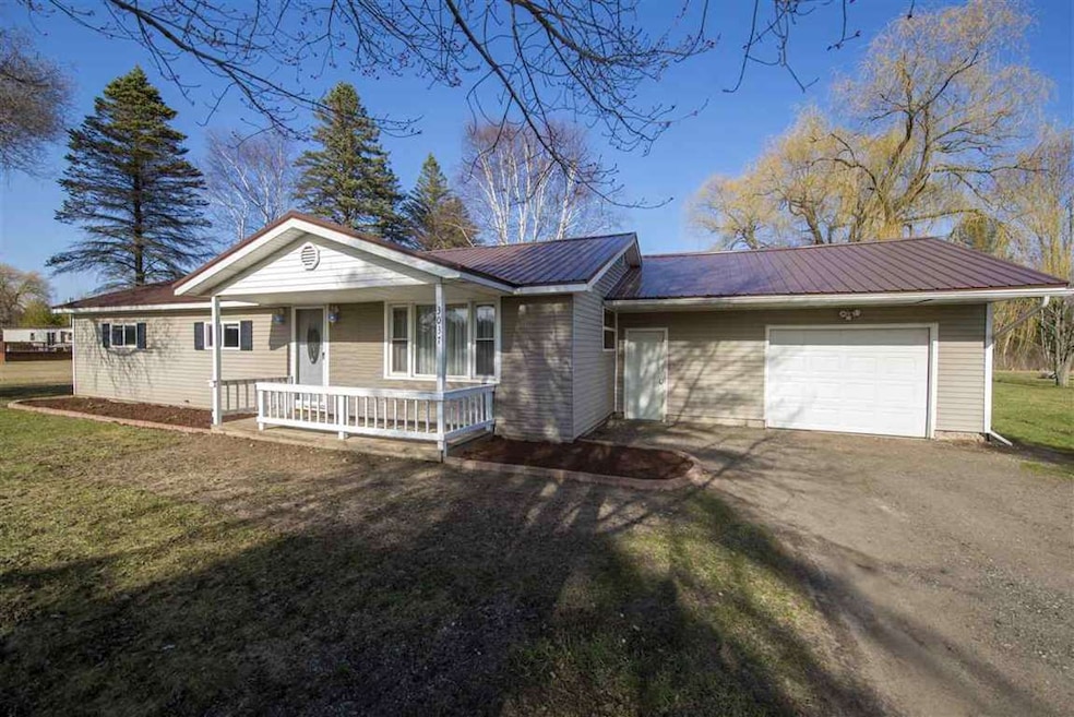 SASSY AND SERENE ON M-18! This beautiful three bed
