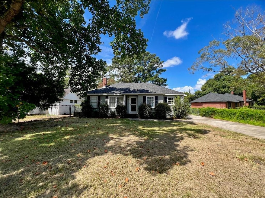 Ranch-style house with a front yard
