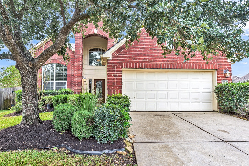 Enjoy life to the fullest in this fabulous 2 story home located in Lakes at Northpointe.  Lakes at North Point is located in Harris County and has 379 single family homes.  Enjoy a stroll around the lake and watch the ducks & turtles in your own neighborhood.