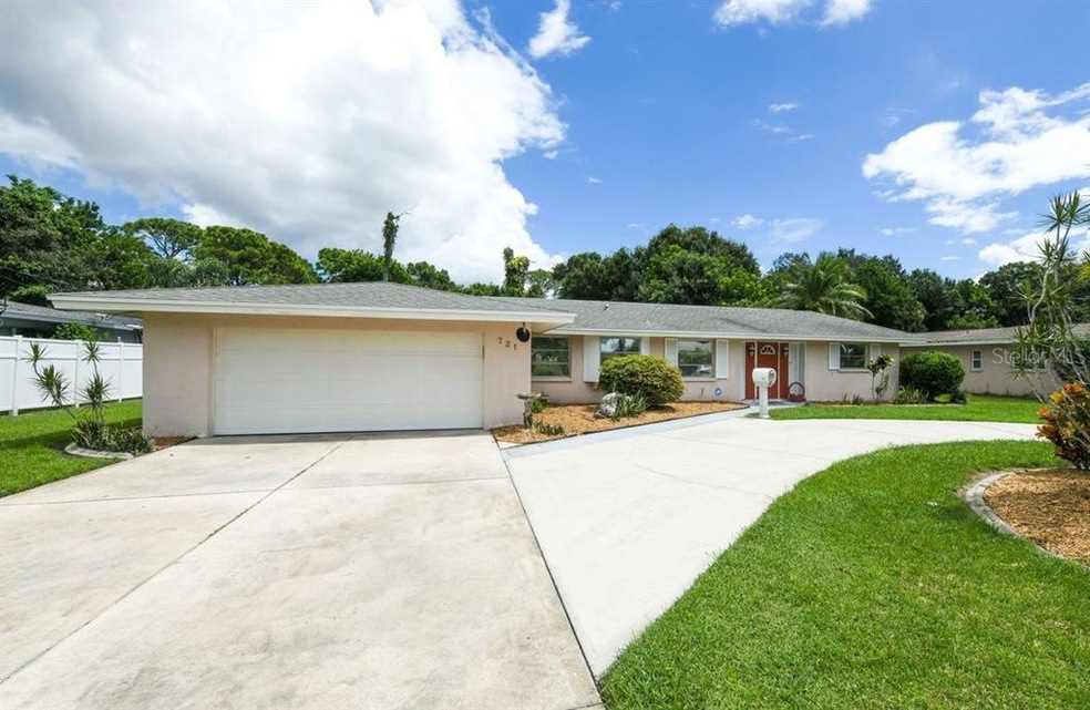 Spacious Ranch style pool home features a circular