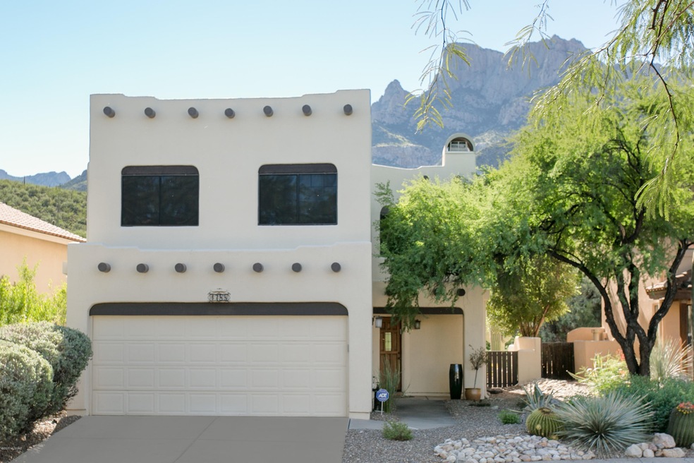 Front of Home- Backs to Pusch Ridge!
