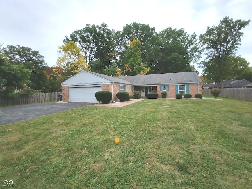 1321 Greenway Dr, Anderson, IN 46011 - photo 1