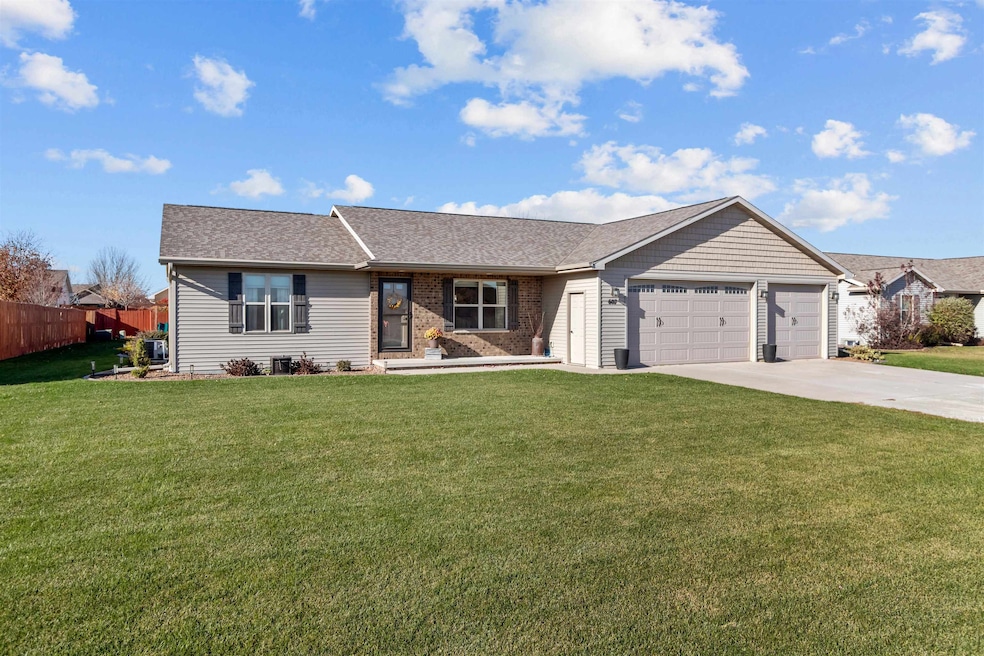 607 Debruin Rd, Combined Locks, WI 54113 - photo 1