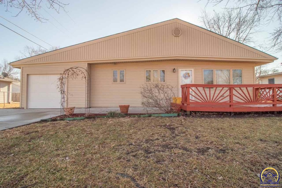1611 SW Harp Place, Topeka, KS 66611 - photo 1