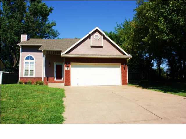 113 Maplewood WONDERFUL 4 bedroom, 2 1/2 bath, 2 c