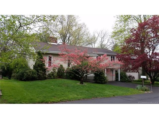 Absolutely in move in condition. Great neighborhoo