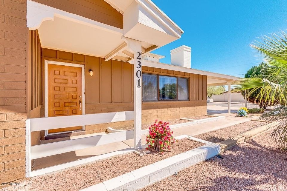 BEAUTIFUL CURB APPEAL
