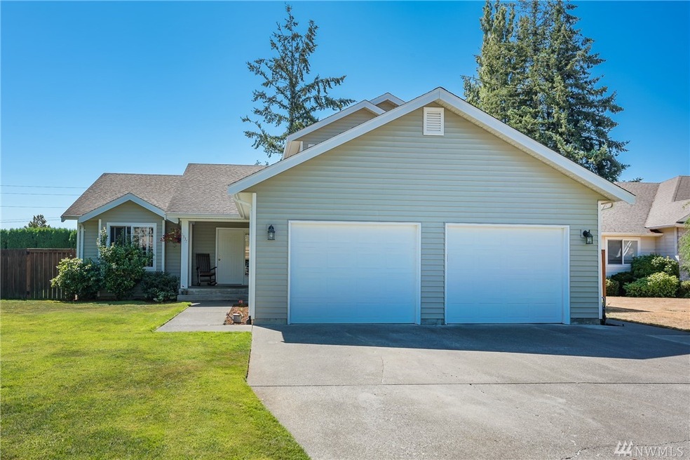 1337 Pine St, Lynden, WA 98264 - photo 1