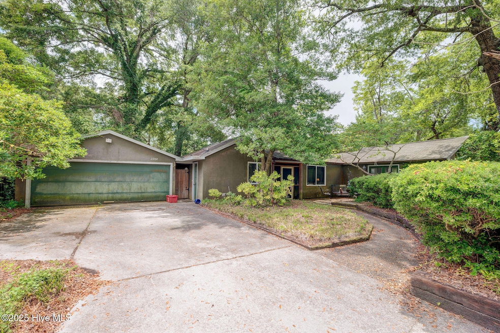 2208CarltonAvenue-1