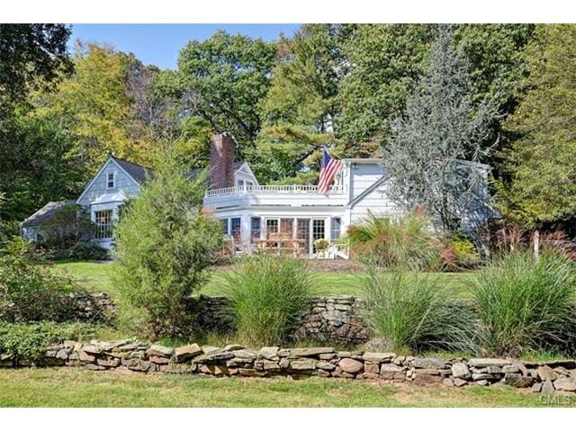 Gorgeous Expanded Cape with rolling stone walls se