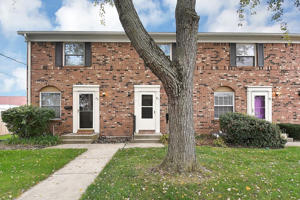 81 Tarryton Ct W