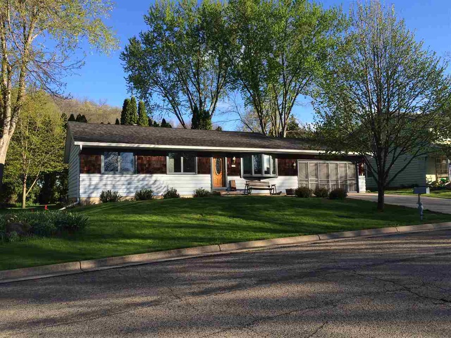 2609 S Elmwood Cir E, Cross Plains, WI 53528 - photo 1