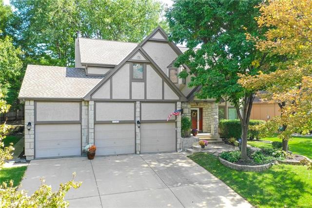 7729 Oakview Ln, Shawnee, KS 66216 - photo 1