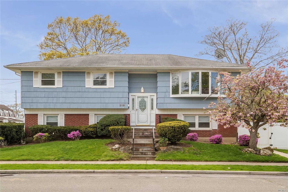 219 Pearsall Place, Woodmere, NY 11598 - photo 1