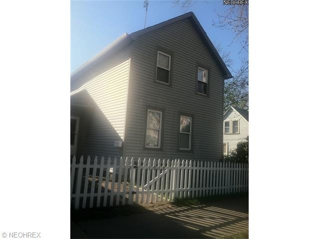 Quaint Ohio City Colonial with picture perfect pic