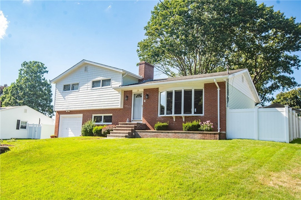 39 Rockcrest Dr, Cranston, RI 02920 - photo 1