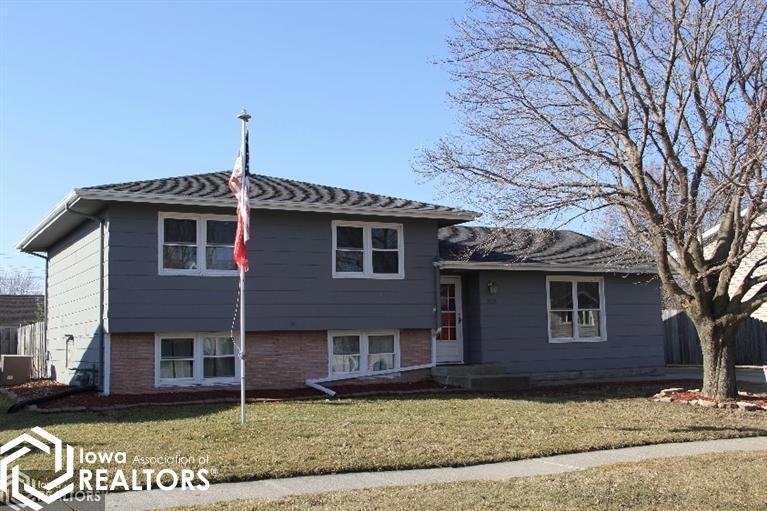 2329 N 5th Ave E, Newton, IA 50208 - photo 1