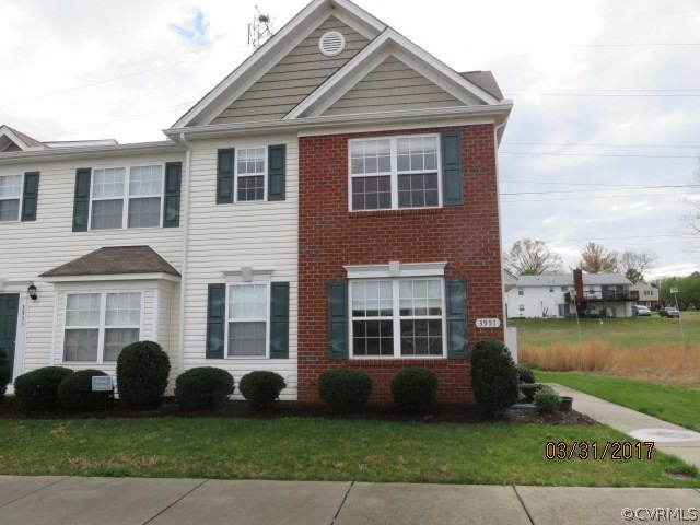 3957 Eagle Dr - Front