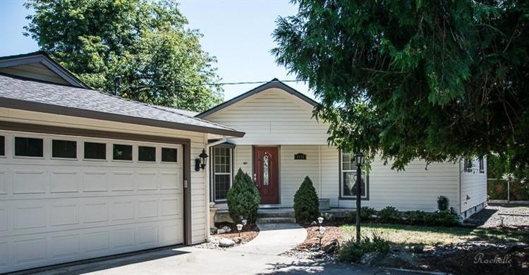 3376 Edella St, Central Point, OR 97502 - photo 1