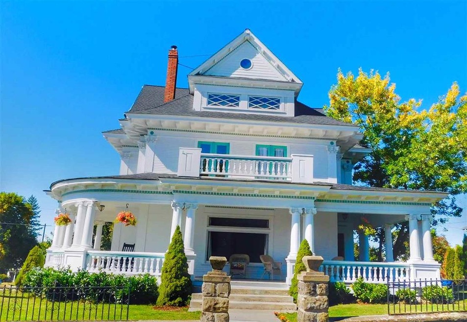 141 S Howard St, Tekoa, WA 99033 - photo 1