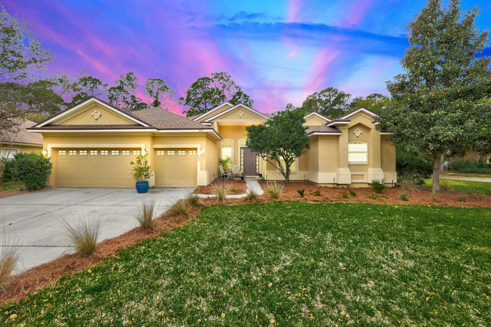 Welcome Home! 253 Oak Common Avenue