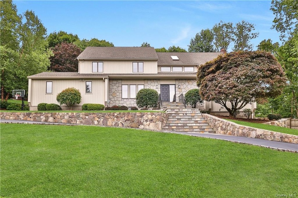 55 Heritage Dr, Pleasantville, NY 10570 - photo 1