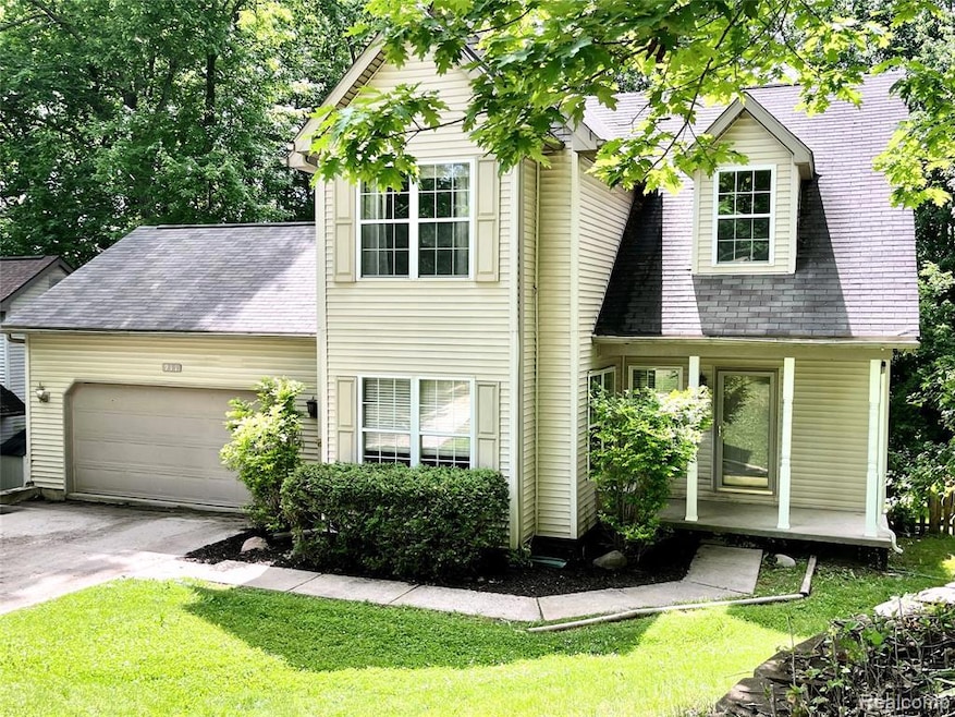 911 Old Hickory Ln, Lake Orion, MI 48362 - photo 1